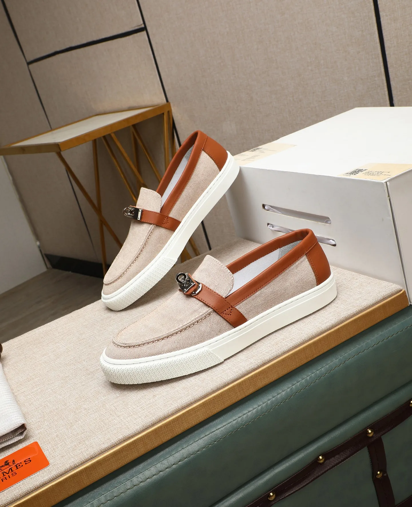 Men's shoes 💰720 (top version) [HERMÈS] Hermès counter new model 🆕men's casual loafers, the fabric is made of high-tech original materials and first-layer cowhide, spliced ​​with a variety of comfortable materials, lightweight EVA original outsole, and Labang lasting method to create a very light and energetic fashion style! Size: 39-44 (38 45 customized)